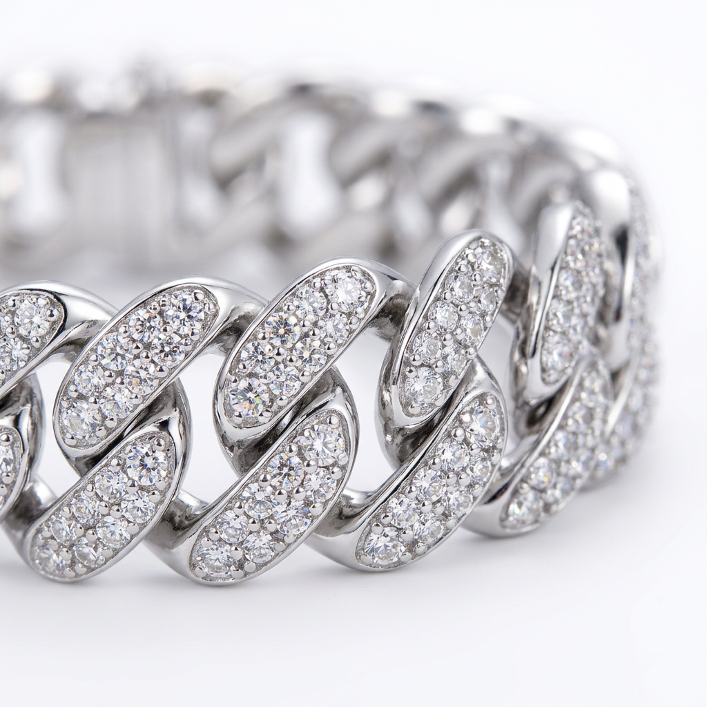 Moissanite Cuban bracelet link detail macro in S925 sterling silver