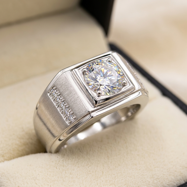 Men's Moissanite Pavé Shoulder Ring 1.00ct